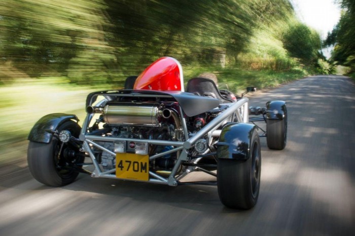 Jön a titánvázas sportkocsi 6