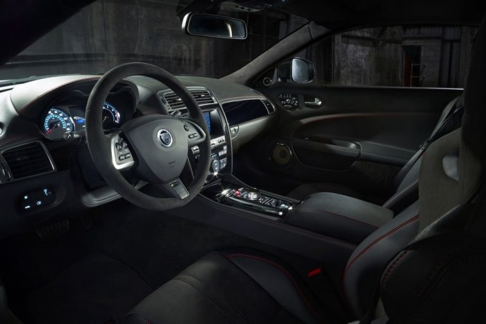 Utcai versenyautó a Jaguartól 7