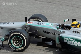 Hamilton: A Mercedes a második erő