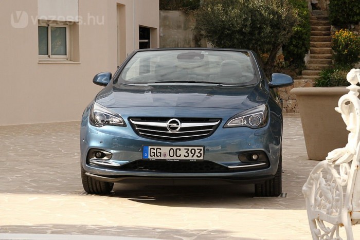 Új, az 1,6 literes, 170 lóerős, turbós benzines motor