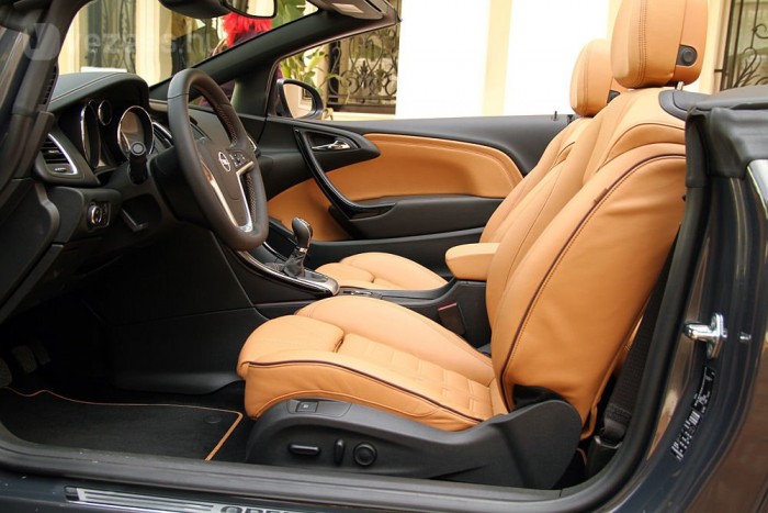 Ha előrehajtjuk, pontosan visszatalál a helyére