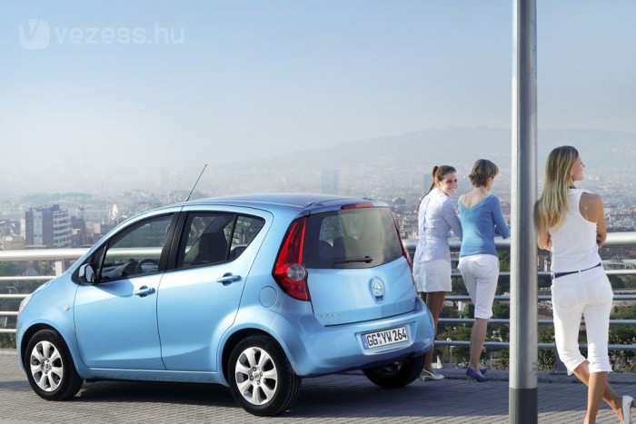 Top 10: A legkisebb fogyasztású autók 33 7. Opel Agila 1,0 EcoFlex, 69 LE 4,6 l/100 km. Az Esztergomban gyártott, de itthon nem kapható kiskocsi a toplistán általános stop-start rendszerrel tudta leszorítani a gyári fogyasztást. Az Agila és persze az ezres Splash erénye, hogy vegyes forgalomban nem kell megfeszülni ötliteres átlag eléréséhez, ami egész közel van a próbapadon mérthez