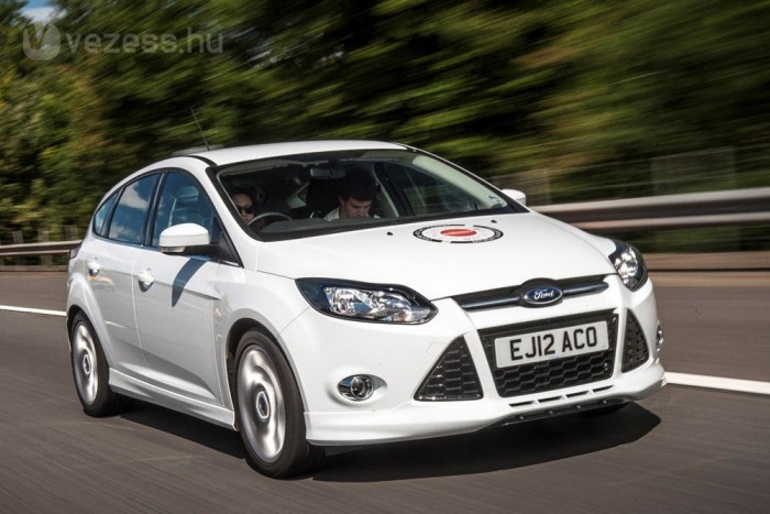 Top 10: A legkisebb fogyasztású autók 35 9. Ford Focus 1,0 GTDi EcoBoost 100 LE, 4,8 l/100 km. Azt olvastam, hogy a turbós háromhengerest takarékossága, ereje és járáskultúrája miatt még a VW-konszernen belül is etalonnak mondják, persze csak suttogva. Egyező fogyasztás: Toyota Yaris 1,0