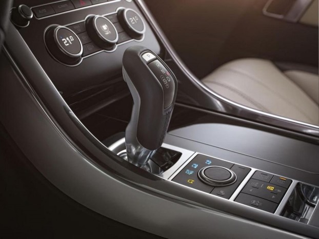 Tényleg sportos az új Range Rover 8