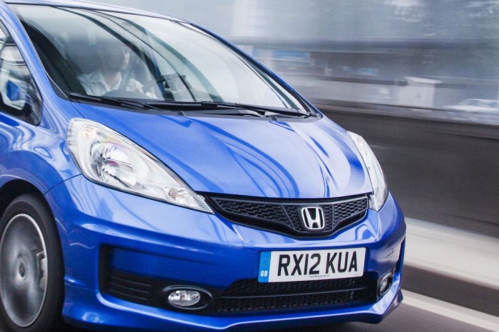 A Hondánál is jön az ütközésgátló fék 3 | Vezess A Japánban idén piacra lépő új Honda Fit (jazz) kapja meg elsőként a Honda új fejlesztésű City-Brake Active (városi aktív fékrendszer) berendezését.