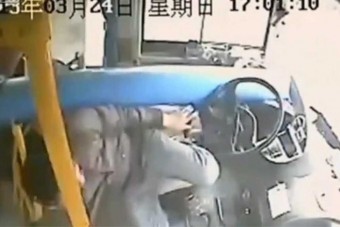 Majdnem fejét vesztette a kínai buszsofőr