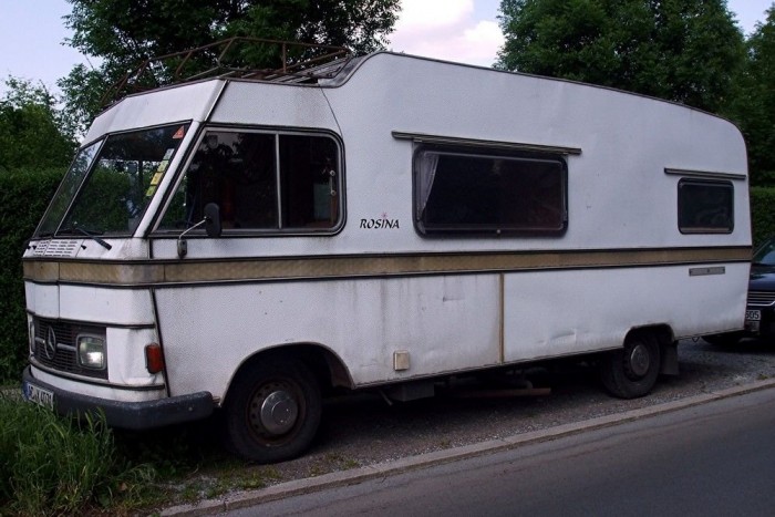 Hogyan vegyünk lakóautót? 28 Harburger Transporter, '60-as évekbeli technikával. Lakóautóként és tűzoltóautóként sok átvészelte az évtizedeket, időnként fel-feltűnnek a magyar keresőoldalakon is friss vizsgával, rendszámmal - jópofa lehetőség a veteránozás és lakóautózás összevonására