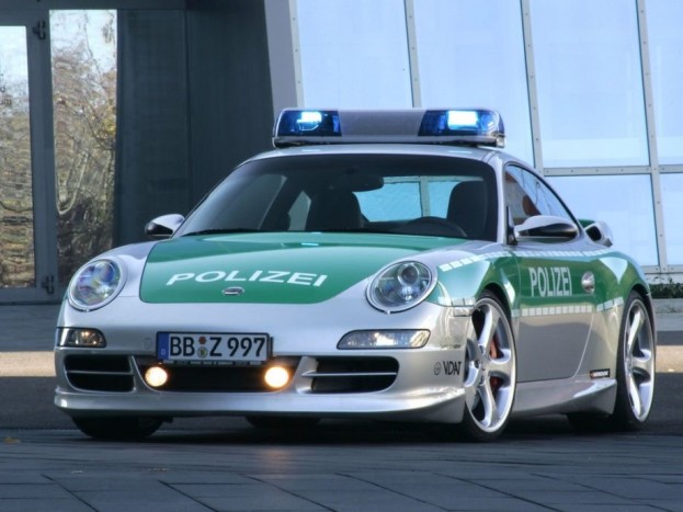 Álomautók a magyar rendőrségnek 4 Importált Cobra 11. A német technika sosem lehet rossz választás, bár ha már álmodozunk, a képen látható generáció helyett a legújabb 991-es szériára kellene felszerelni a fényhidat