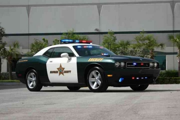 Álomautók a magyar rendőrségnek 5 Eldugott falvak, nagyközségek őrsein tenne jó szolgálatot ez a Dodge Challenger. Más autóból nem lehet hatásosabban kiszállni és kérdezni: Átutazik, vagy hosszabb ideig marad? Mert tudja, mi nem szeretjük az idegeneket ebben a városban!