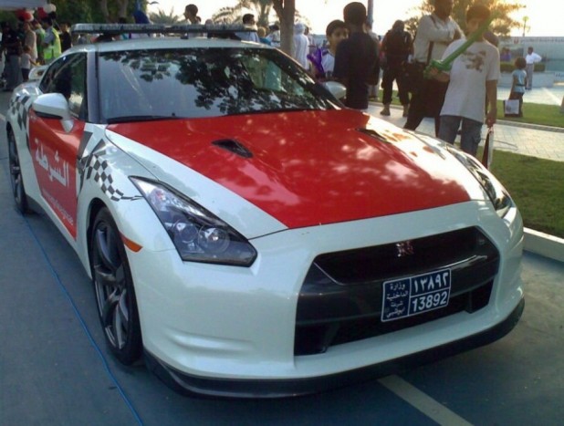 Álomautók a magyar rendőrségnek 6 Godzilla? Erre nehéz lenne nemet mondani! A Nissan GT-R a négy kerékre állított műszaki tökéletesség, gyakorlatilag bármit utolér, ami szárazföldön halad. Erősen ajánlott választás!