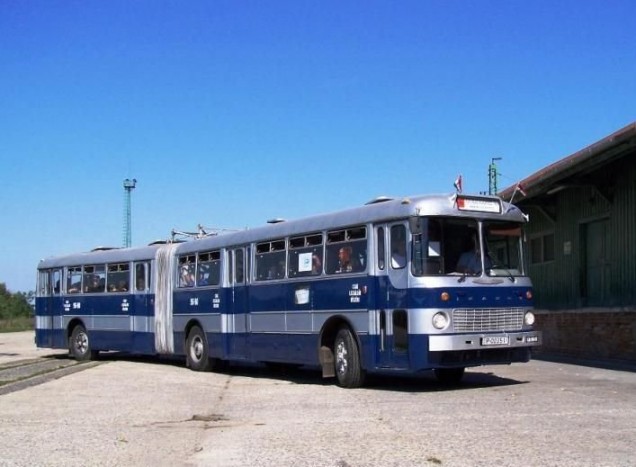 Az Ikarus 180-as három hónapon keresztül szombatonként szállítja az utasokat a Széll Kálmán tér és a szentendrei Városi Tömegközlekedési Múzeum között