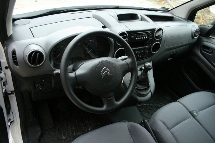 Egy zsiráf sem lehet akadály 6 | Vezess Strapabíró, praktikus belső