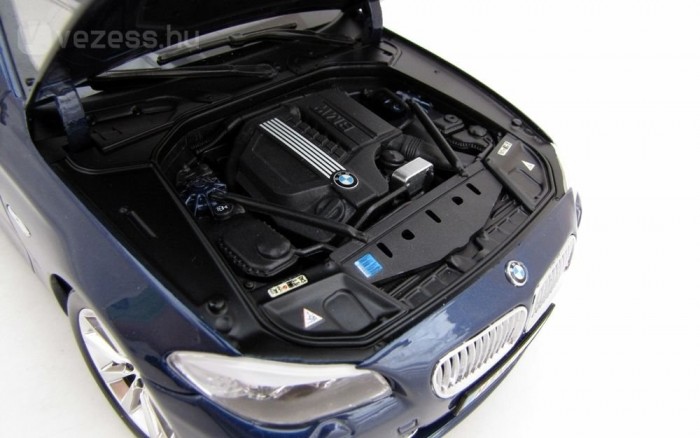 A motor műanyagossága a sok matricával kiegészítve nem is olyan zavaró