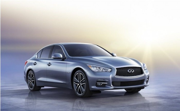 Nem lesz olcsó villanyautó 4 Infiniti Q50, a japán prémiummárka új, közepes méretű, a korábbi G-t felváltó sorozata. Hibridváltozatot is gyártanak belőle 306 lóerős, 3,5 literes, V6-os benzinmotorral és 50 kilowattos elektromotorral