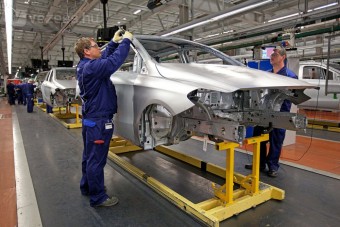 Vitték a Mercedest, mint a cukrot