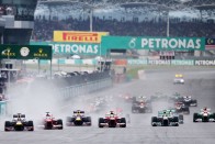 F1: Rosberg morog, Hamilton kidőlt 38