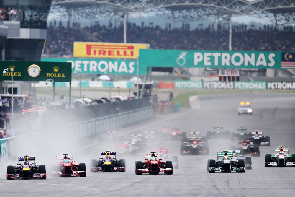 F1: Rosberg morog, Hamilton kidőlt 4