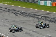 F1: Rosberg morog, Hamilton kidőlt 41