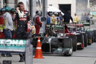 F1: Rosberg morog, Hamilton kidőlt 52