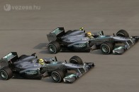 F1: Rosberg morog, Hamilton kidőlt 37