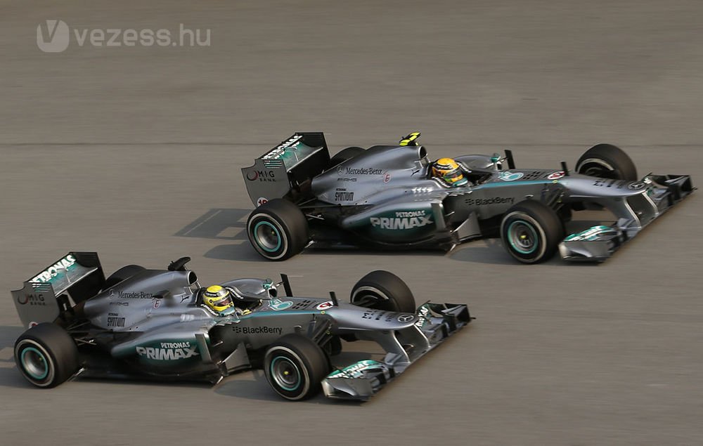 F1: Rosberg morog, Hamilton kidőlt 1