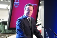 David Cameron büszke az új Leafre és a sok munkahelyre