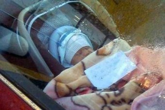 A kocsiban hagyta az újszülöttet, amíg vásárolni ment