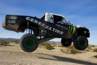 Alacsonyan repülnek a teherautók, eső lesz