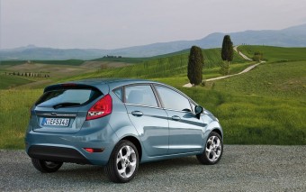 Utolsó pillanatban, olcsó autót bérel a magyar