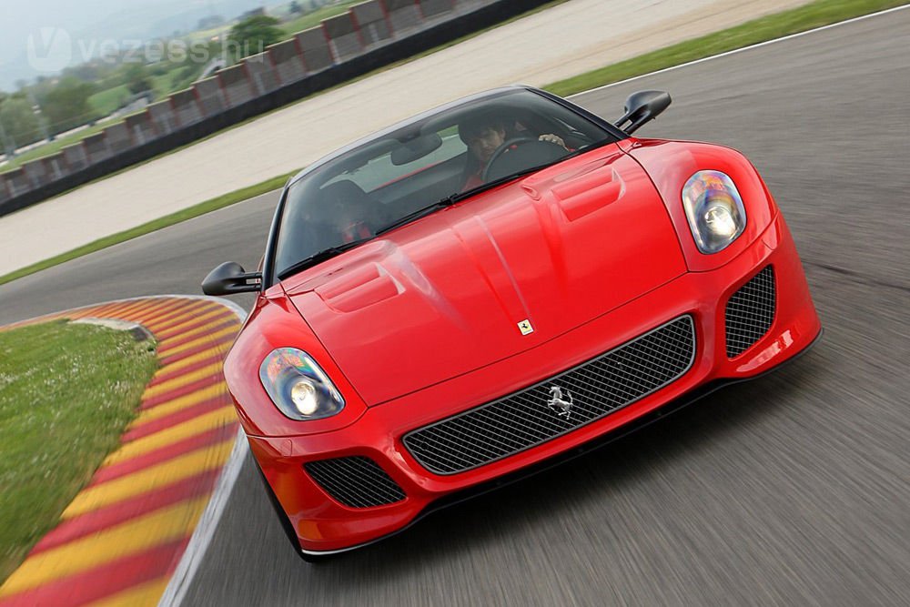 1. Ferrari 599 GTO, 17,6 l/100 kilométer, 665 LE. A GTO a Gran Turismo Omologato rövidítése, ezt a nevet összesen három utcai Ferrari viselhette 1947 óta. Az aukciókon ma tricsimilliárdokért leütött 250 GTO, a B-csoportos raliautónak szánt, de soha be nem vetett Ferrari GTO (amit sokan hívnak 288 GTO-nak) és az 599 GTO