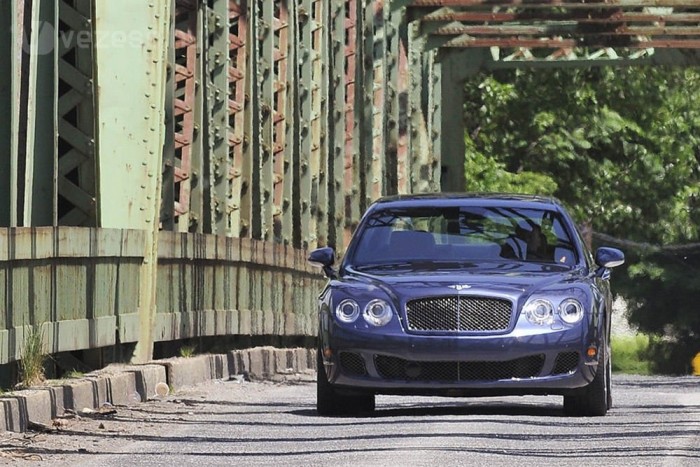 Top 10: a legnagyobb fogyasztású autók 10 | Vezess 4. Kifutó Bentley Flying Spur Speed, 17,0 l/100 kilométer, 606 LE. Mekkora szerencse, hogy ezen a szinten a többletteljesítmény nem feltétlenül okoz többletfogyasztást. A szabványos mérési ciklusban a 606 lóerős Speed értéke megegyezik az 560 lóerős alap Flying Spurével