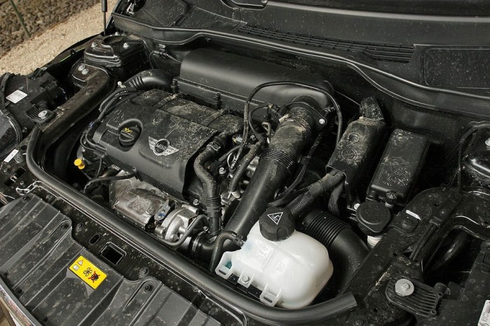 MINI Paceman – Egy izgalmas rókabőr 7 Ha benzin lennék, ebben az 1.6 literes turbó-benzines motorban szeretnék elégni. Pont kellően erős, kellően élénk, bármit építenek is köré, meghatározza az élményt