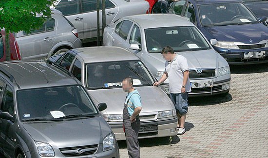 Nincs újautó-utánpótlás, ezért nem tud kilábalni a válságból a magyar használtautó-piac. Egyre öregebbek és egyre olcsóbbak az autók.