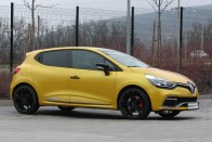 Immár nem kétliteres szívó, hanem 1,6 literes turbómotor mozgatja a Clio RS-t