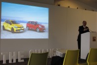 Maróti Miklós, a Renault Hungária ügyvezetője  méltatja a Clio Grandtourt