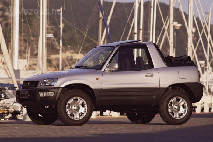 A CR-V, amire a Honda sem állt készen 2 1994-ben mutatkozott be az első RAV4. Az első szériából vászontetős is volt