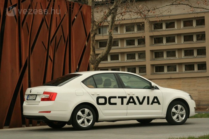 Új Octavia – Túl jó ez Škodának? 5 A gyár célja bekerülni vele az első tízbe a globális eladások alapján. Aránytévesztésnek tűnik, de a Golfnak ez a Jetta nélkül is sikerült, az Octavia pedig tágasabb és olcsóbb nála