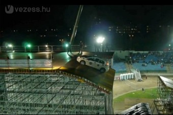 Nem, nem halt meg a sofőr