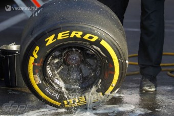 F1: Plusz gumikat kapnak a csapatok 