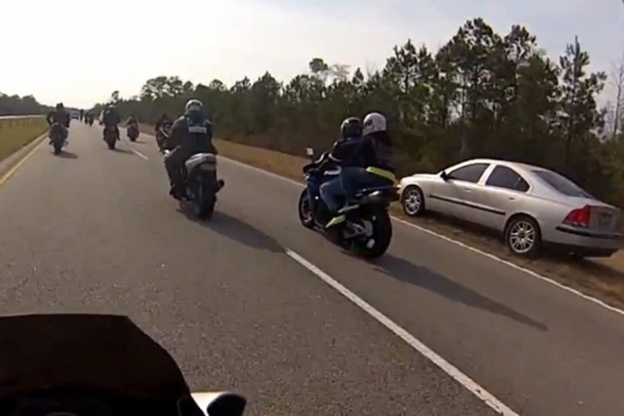 Autós és motoros egyformán lehet barom