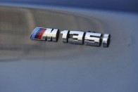 Az M135i hathengeres soros motorja 320 lóerőt termel