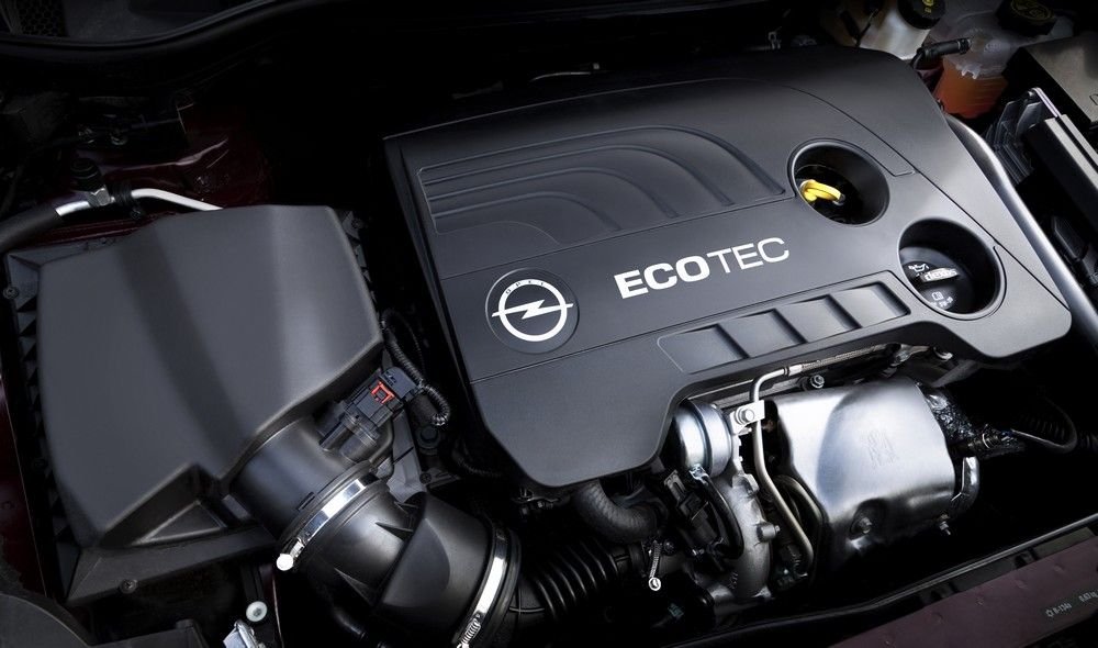 Maradt az Ecotec felirat a motorburkolaton, de az igazi neve 1.6 SIDI Turbo. A SIDI jelentése: Spark Ignition Direct Injection, azaz szikragyújtású, közvetlen befecskendezéses. Valóban ez, vagyis a közvetlen befecskendezés a lényegi újdonság az előző 1,6 literes, turbófeltöltős benzinmotorhoz képest. A kis teljesítményű, Eco kivitel teljesítménye 170 LE 4250-6000/perc között, legnagyobb nyomatéka 280 Nm 1650-4250/perc között. A nagy teljesítményű változat 200 lóerős 4700-5500/perc között, a nyomatéka 300 Nm 1700 és 5000/perc között