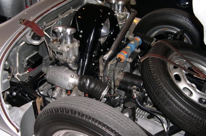 Négyhengeres boxerrel bővít a Porsche