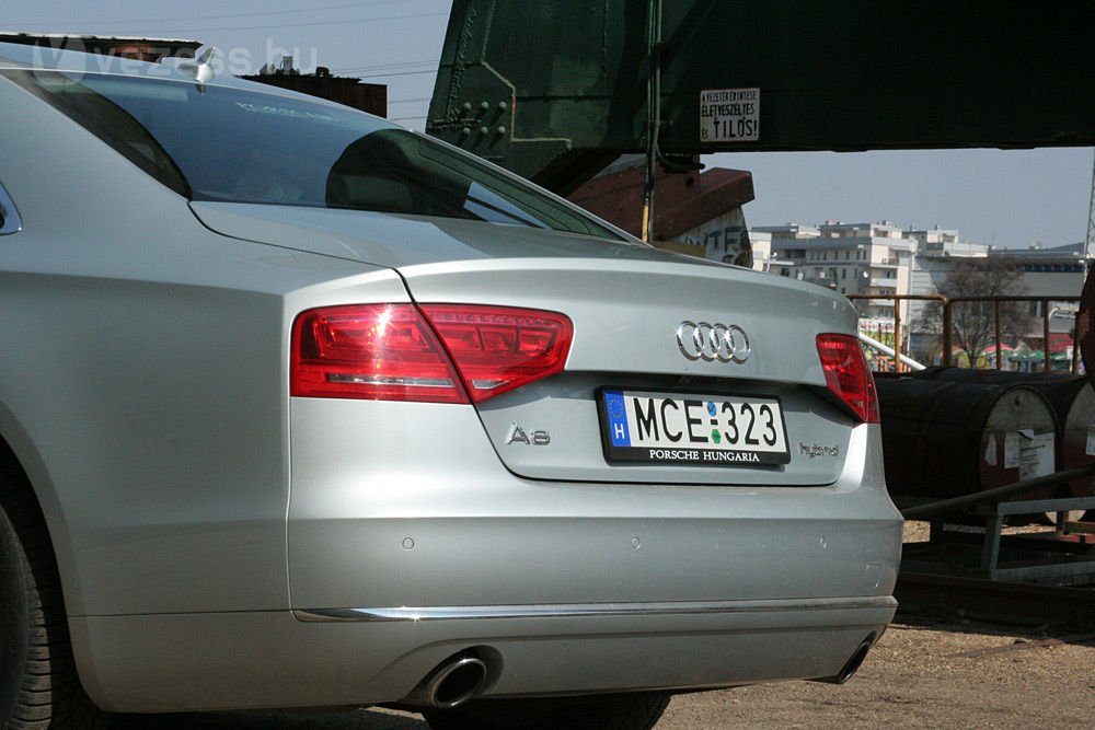 Két tabut is elgázolt a hibrid Audi A8 18