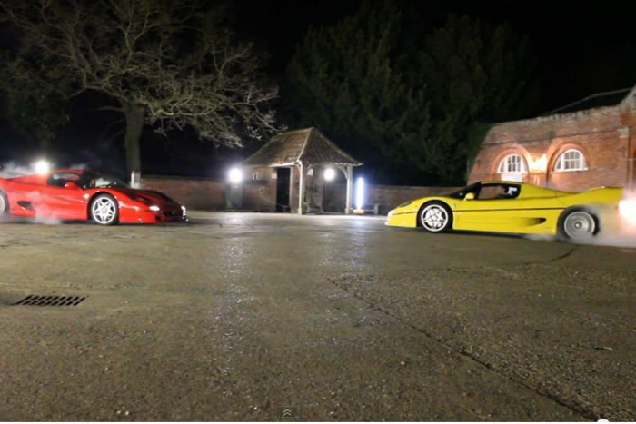 Két Ferrari F50 harca a földesúrnál