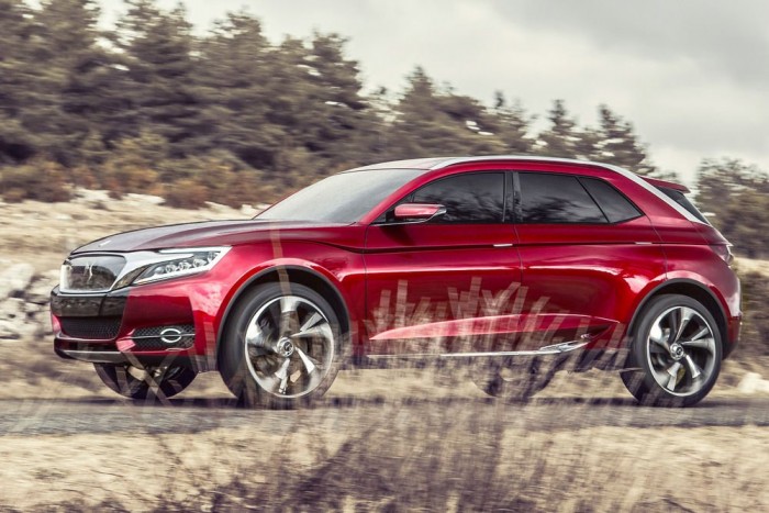 Króm küszöbdíszítés zárja le alulról az autó sziluettjét