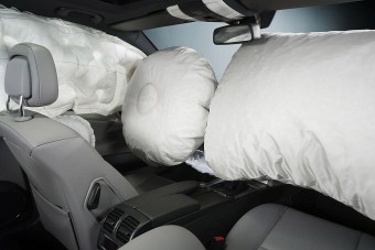 Hetvenmilliárdot buktak a légzsákhibán