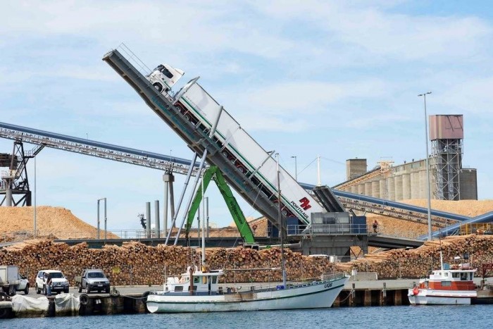 Faforgács-szállító célgépek a Scaniától 4 | Vezess Faforgács-szállító célgépek a Scaniától 4