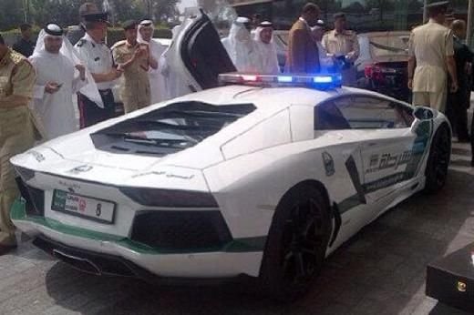 Aventadorral járőröznek a dubaji rendőrök 1
