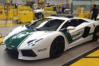 Aventadorral járőröznek a dubaji rendőrök